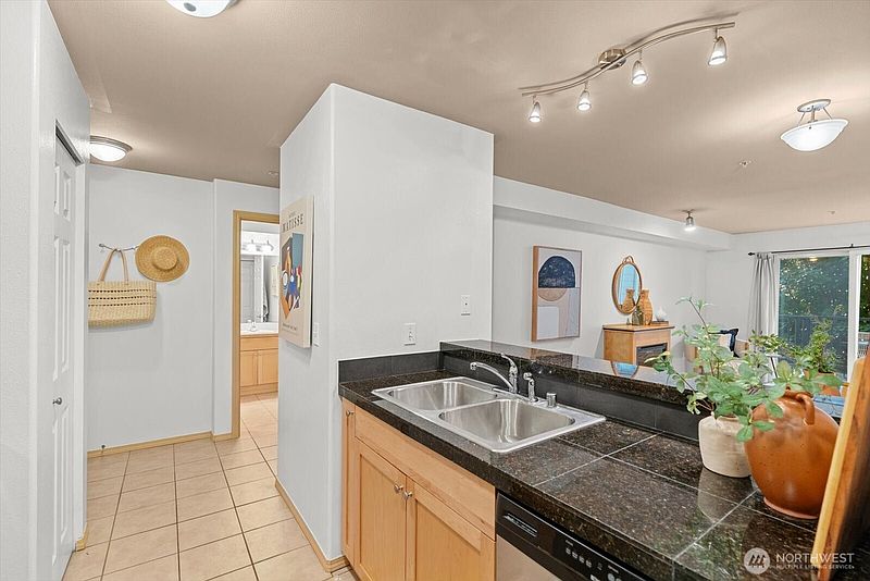 5th image of 9057 Greenwood Avenue N #306