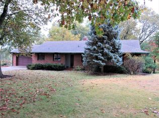 27 Frontenac Pl, Godfrey, IL 62035