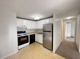 80 English Village Rd, Manchester, NH