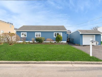 33 E Seacrest Avenue, Lindenhurst, NY, 11757