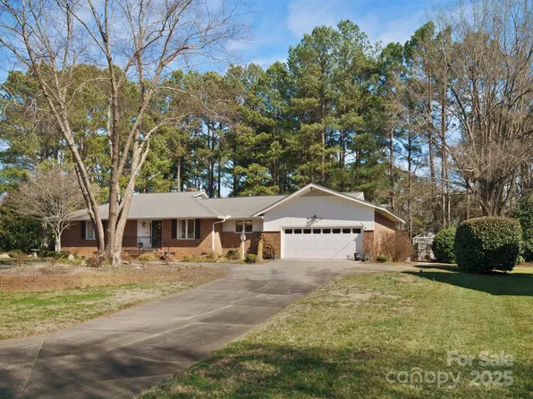 3624 E Club Colony Dr, Gastonia, NC 28056