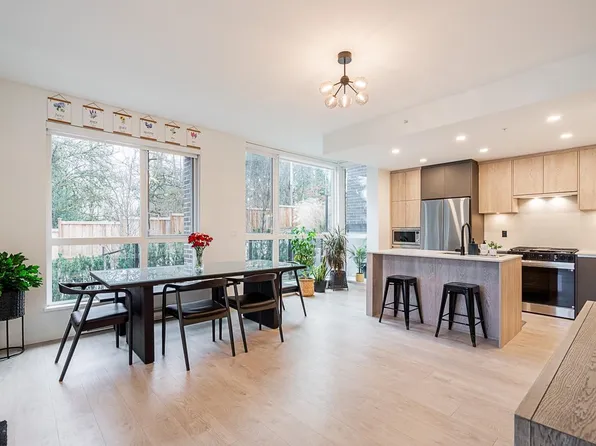19577 65b Ave #105, Surrey, BC V3W 8S2