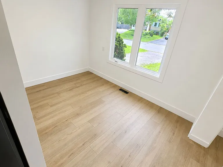 428 Hatfield Cres #A — Photo 5