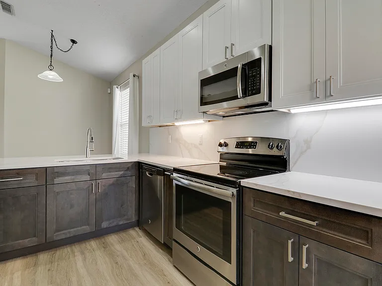 726 SW Aruba Bay — Photo 10