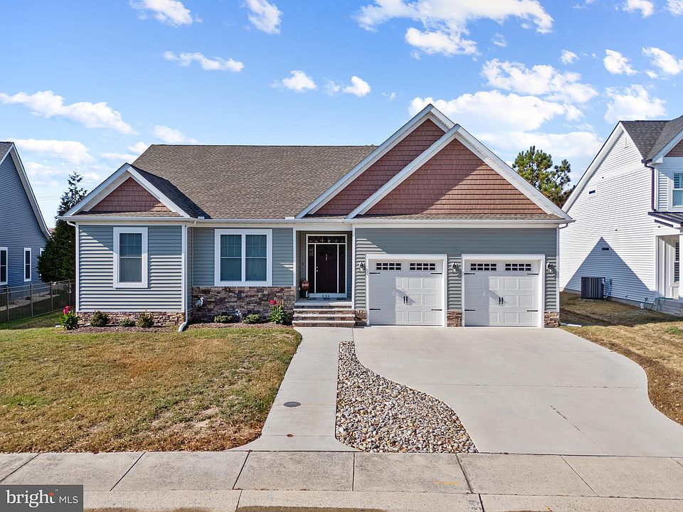 1st image of 226 University Dr