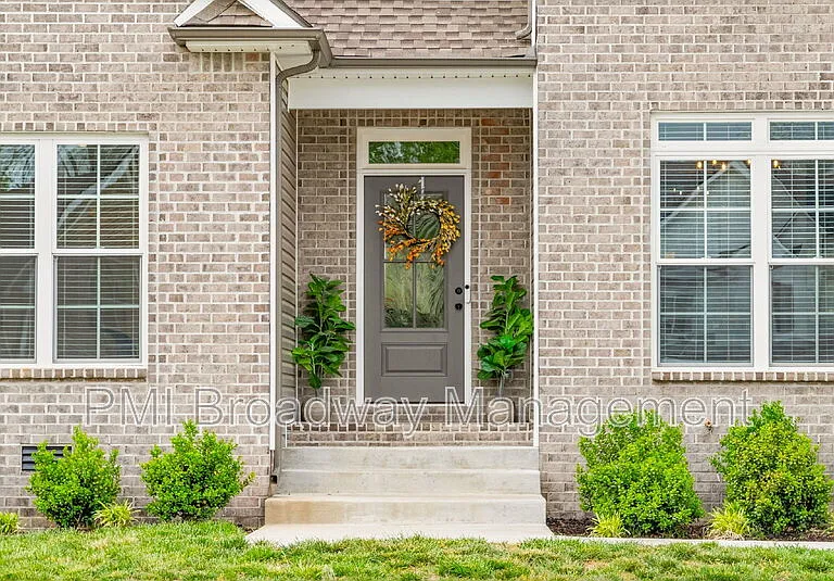181 Sherlock Dr — Photo 3