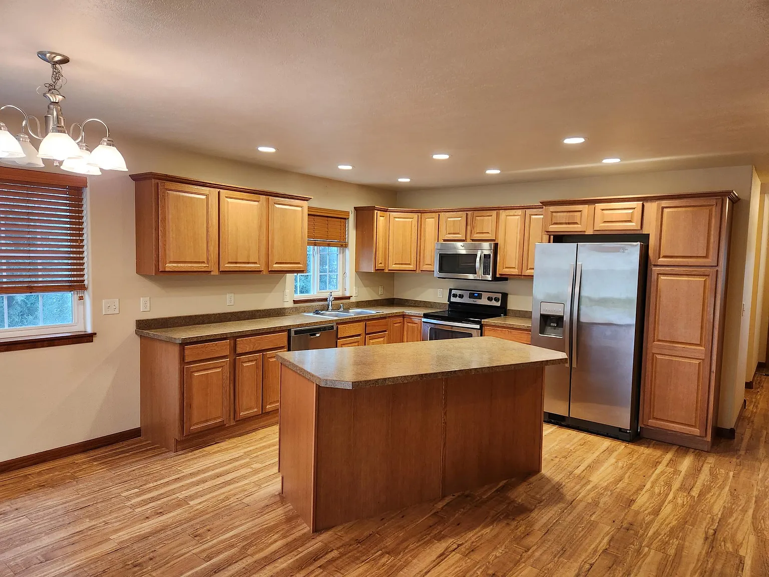 3 bed, 1475 sqft, $1,900 — Photo 4