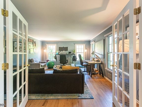 5th image of 10 Lookout Rd