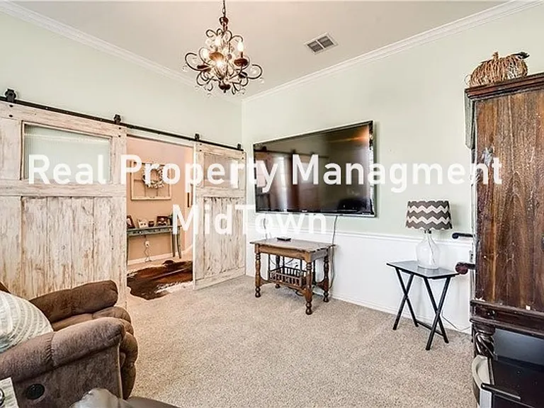 1105 Sunland Ct — Photo 6