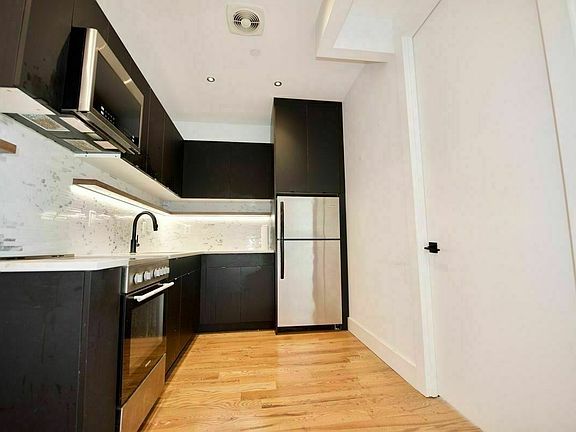 3rd image of 1516 Fulton St #7