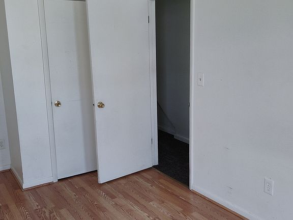 5th image of 452A Hudson Ave Unit 1