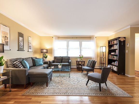 5th image of 8 Stratford Ave