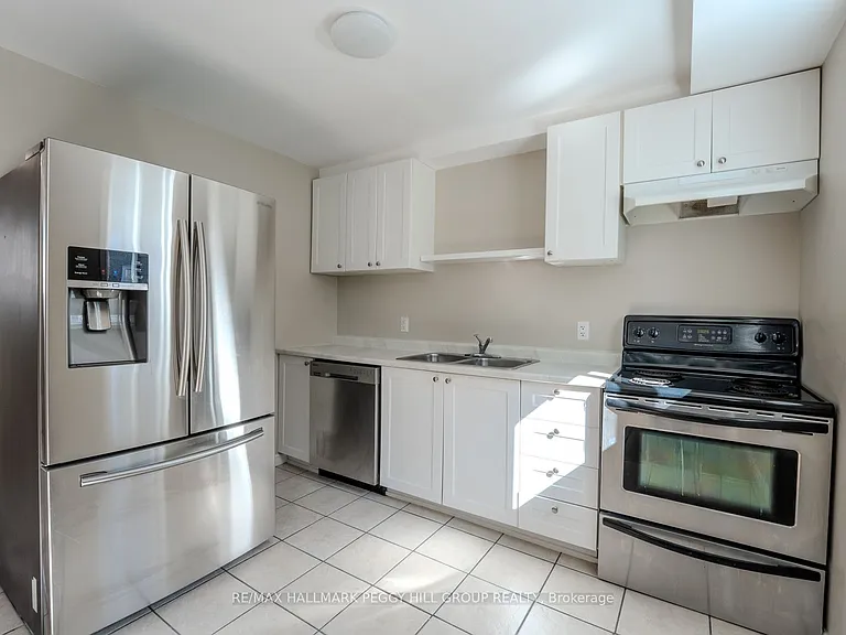 67 Iris Dr #LOWER — Photo 2