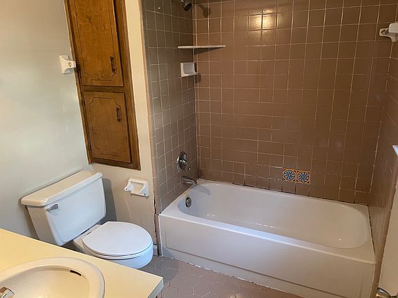 4th image of 3013 Willow Lane Dr