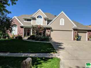 5609 Lyons Ct, Sioux City, IA 51106