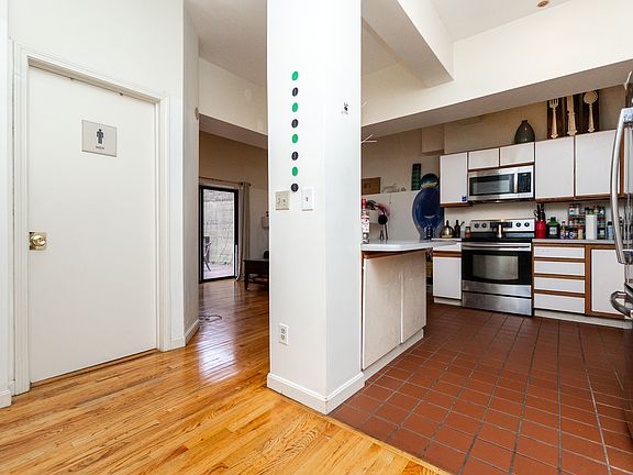5th image of 448 Park Dr #4B