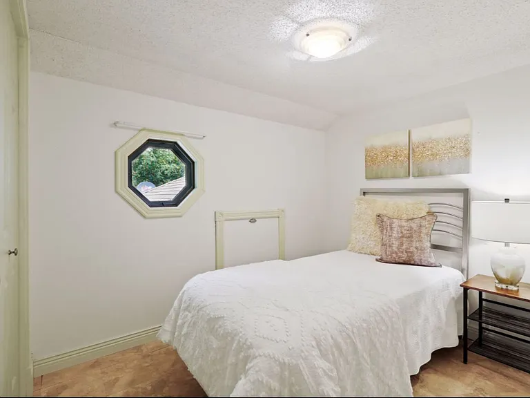119 Pleasant Ln E — Photo 16