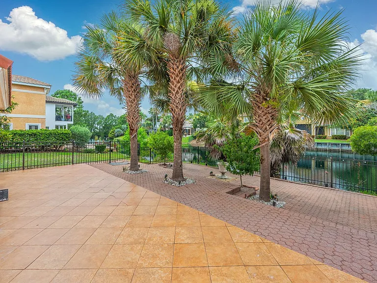 272 Calusa Blvd — Photo 38