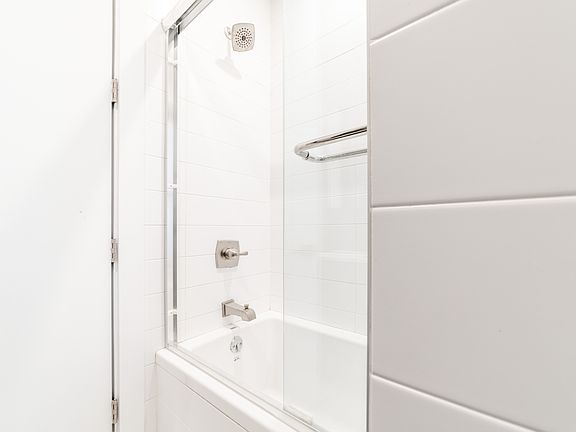 3rd image of 77 Varet St APT 24