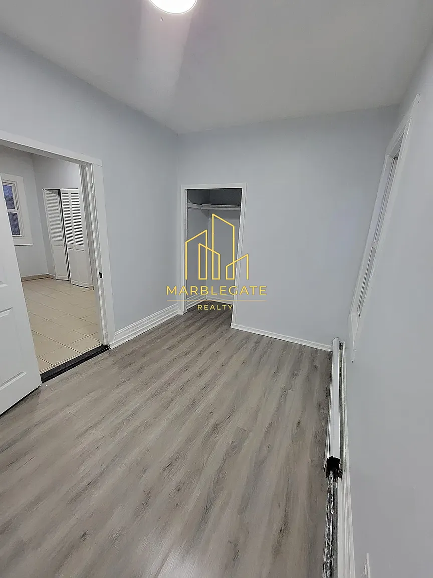 3 bed, 1050 sqft, $2,100 — Photo 2