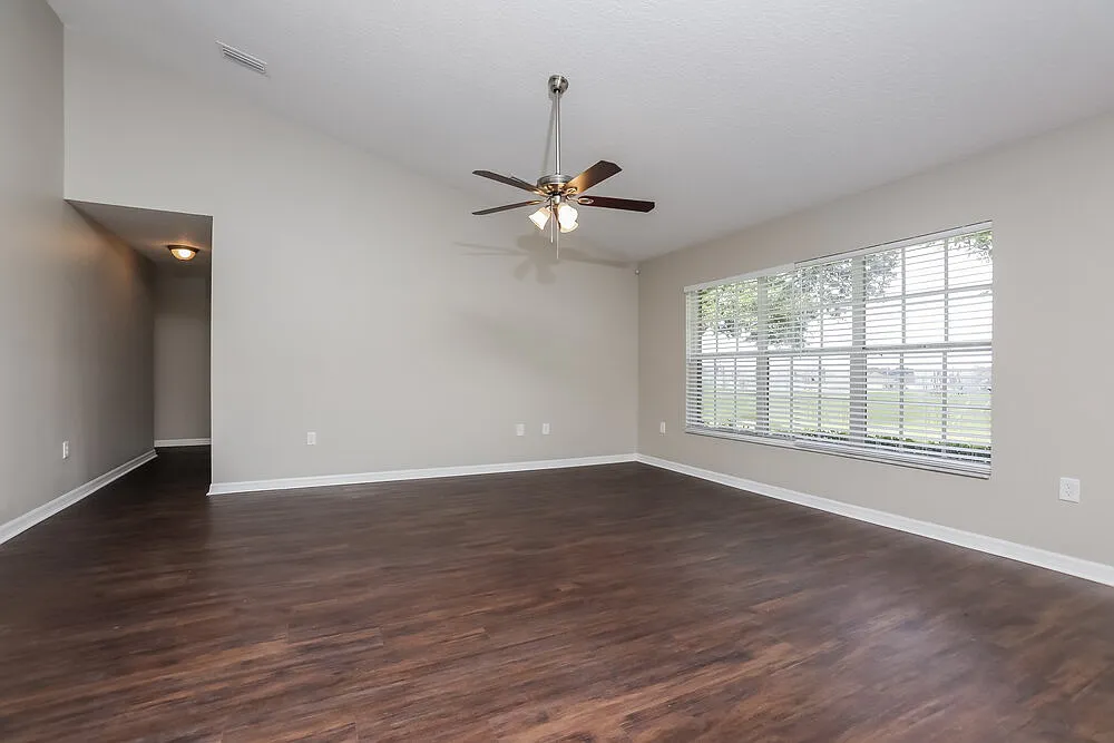 4 bed, 2.5 bath, 2285 sqft, $2,540 — Photo 4