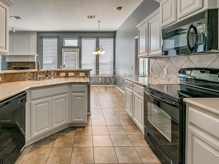 18020 Cerrado Cir — Photo 9