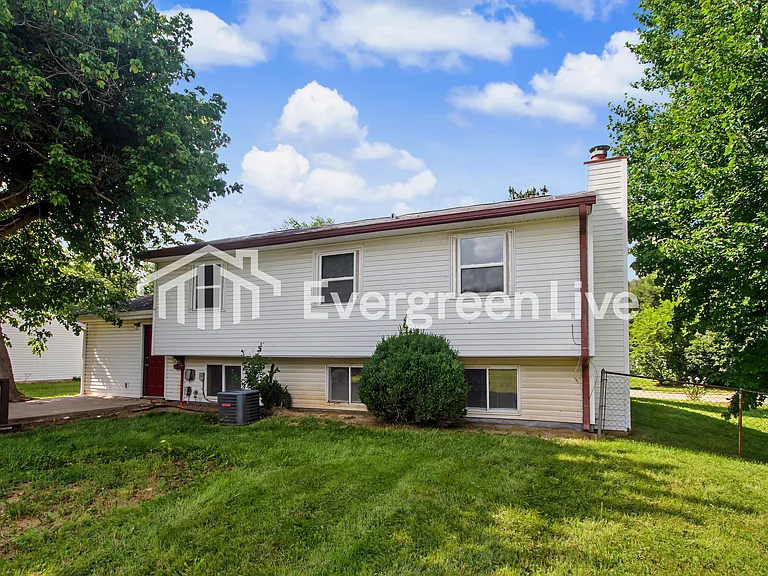 8507 New Field Cir — Photo 15