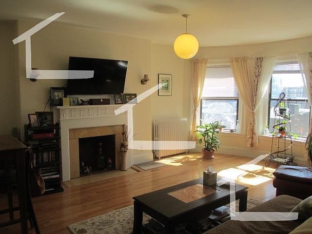2nd image of 482 Commonwealth Ave APT 1W