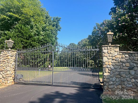 2nd image of 1434 Saratoga Woods Dr #9