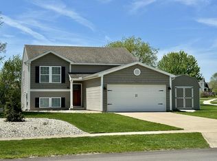 1627 Hamlet Dr, Lowell, MI 49331