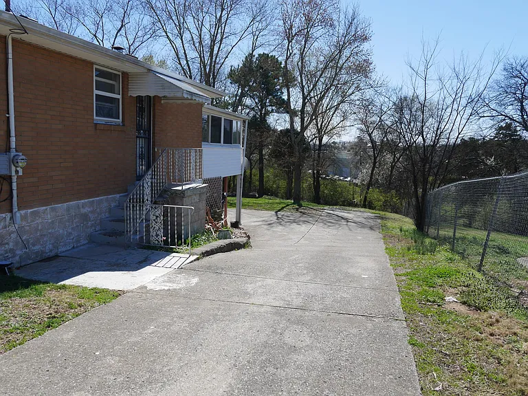 919 Allen Rd — Photo 12