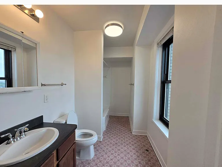 15 E Kirby St — Photo 9