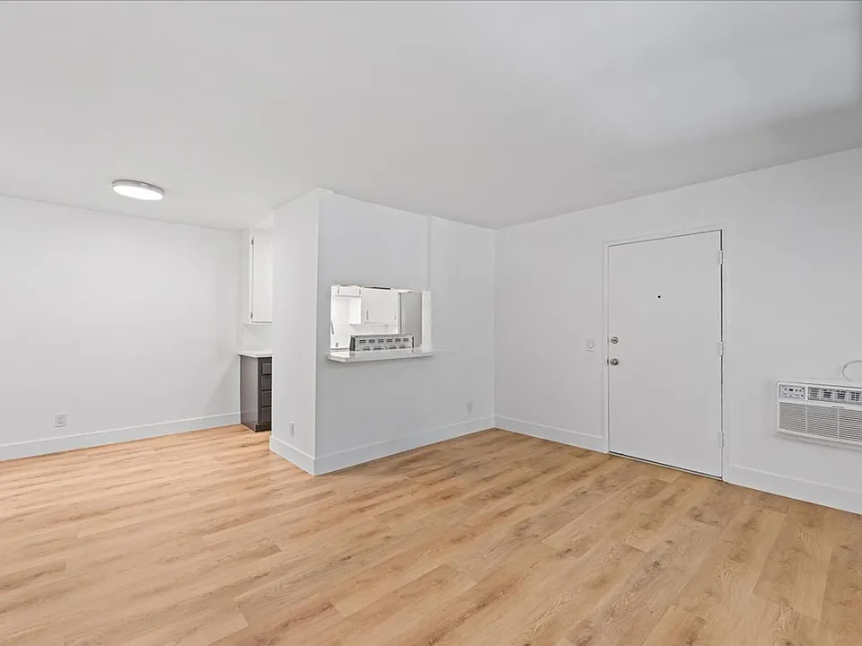 4909 Sycamore Ter #9