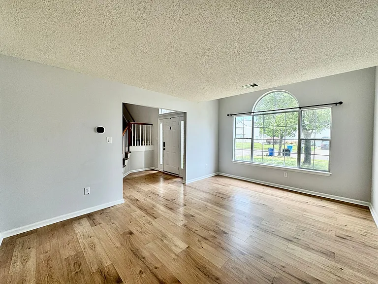 2424 Seven Kings Rd — Photo 8