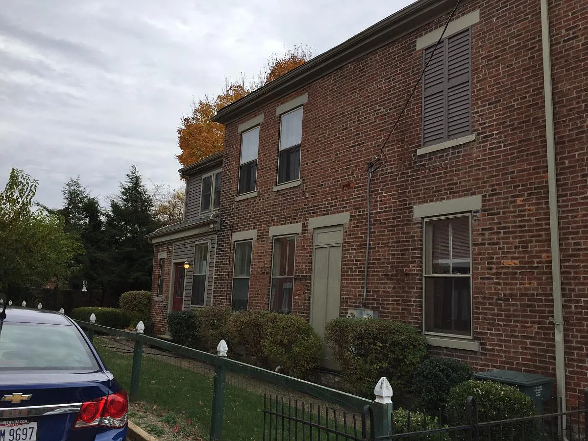 2 bed, 1.5 bath, 1400 sqft, $2,600 — Photo 2