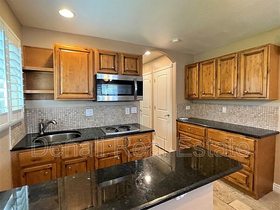 4th image of 1029 E Mariposa St #1