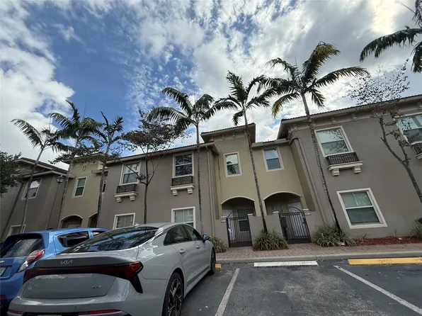 2851 W Prospect Road #207, Tamarac, FL 33309