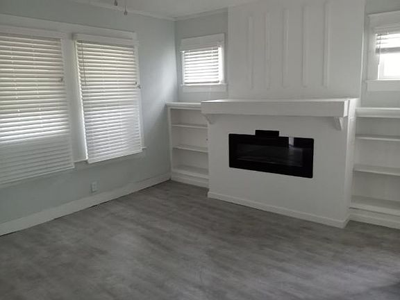 5th image of 3536 Indiana Ave
