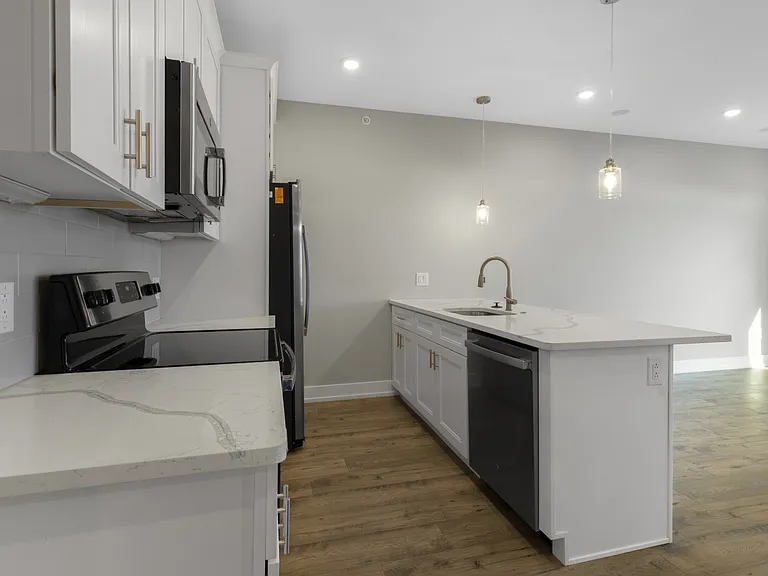 2209 N Broad St — Photo 8
