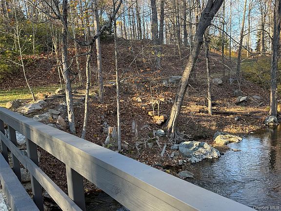 4th image of 227 E Hook Road