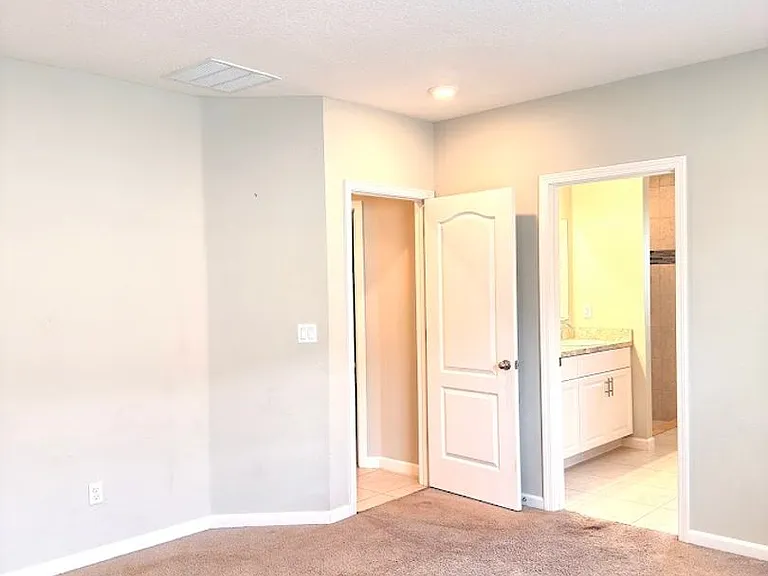 123 College St — Photo 14