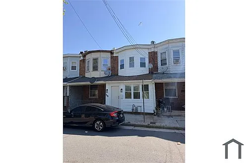 715 Green St Photo 1