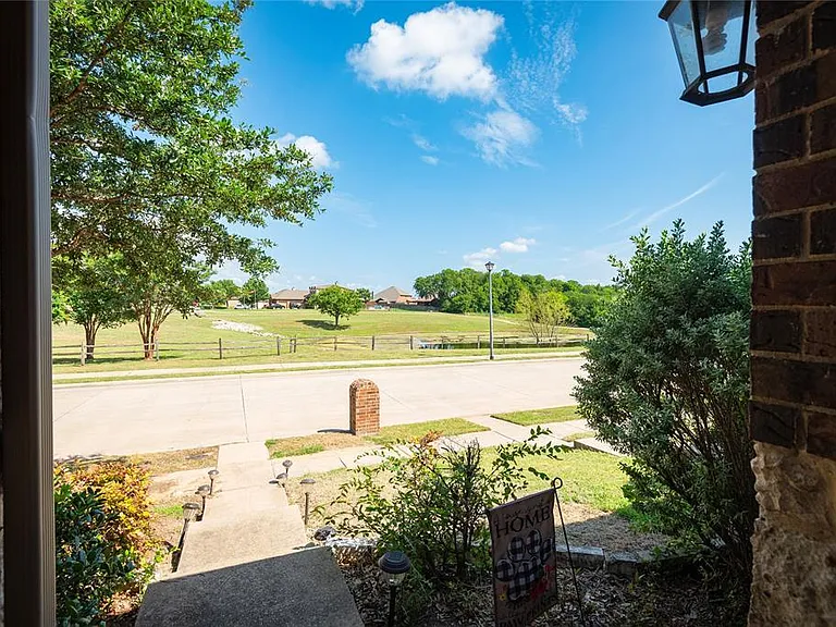2133 Colby Ln — Photo 28
