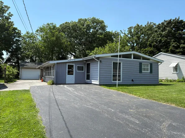 1401 Fairlane Dr, Valparaiso, IN 46383