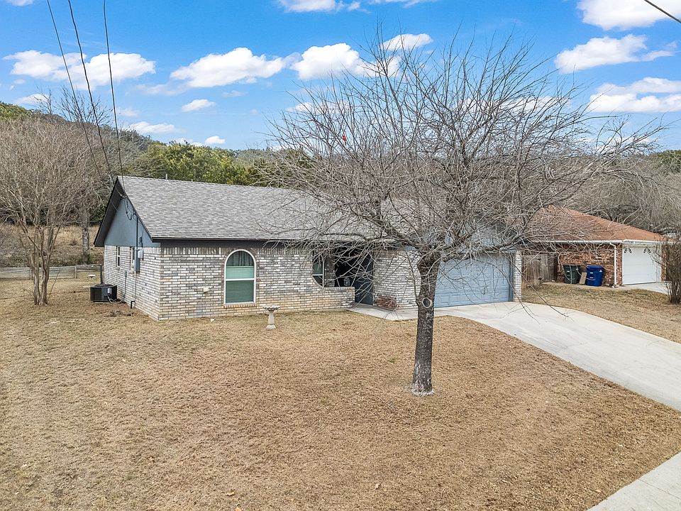 1st image of 2413 Phyllis Dr