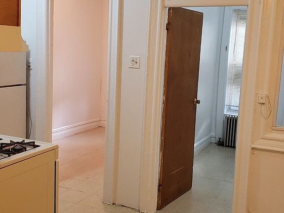 4th image of 568 39th St #1R