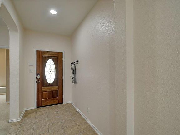 4th image of 609 Apricot Dr