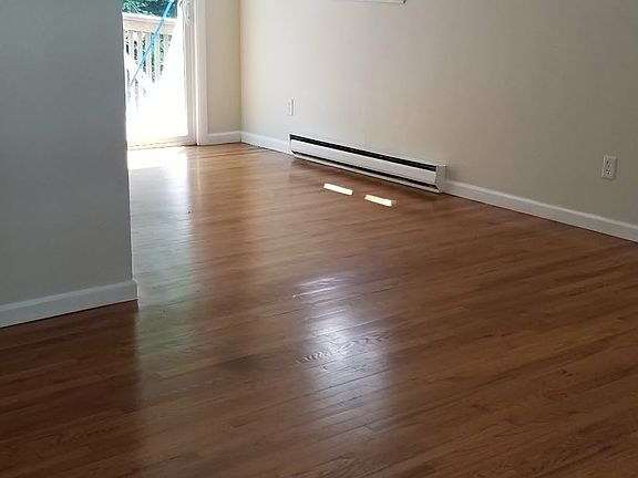 4th image of 36 Knollwood Dr