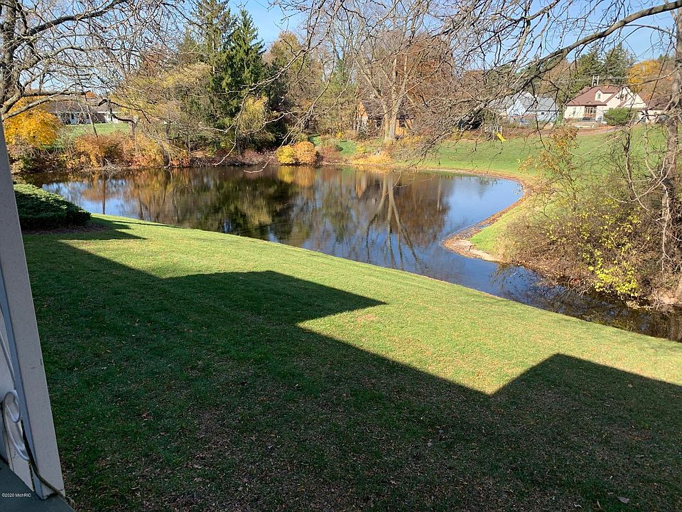 2nd image of 967 Village Ln