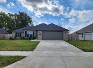 323 W Taverner Xing, Farmington, AR 72730